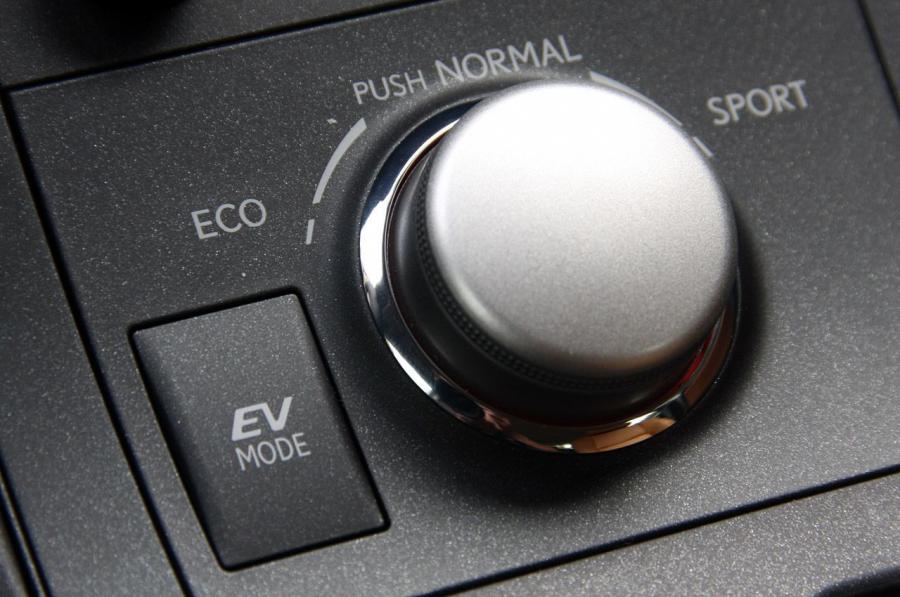  Lexus CT200h 2010 года  (фото 129 из 266)